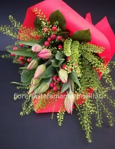 Bouquet tulipani e fiori di stagione