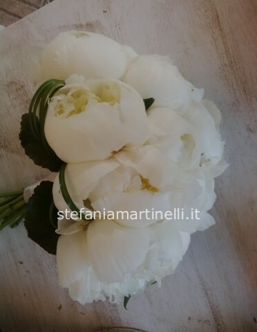 Bouquet peonie bianche ( disponibili da aprile a luglio)