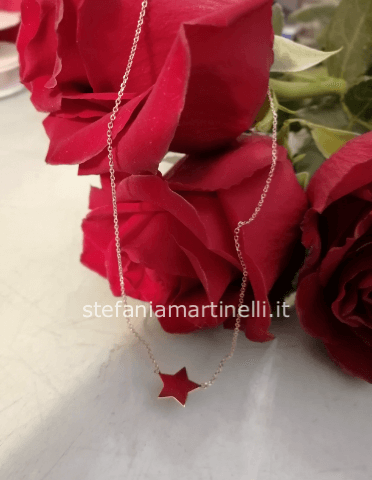 9 rose rosse gambo lungo con ciondolo a stella