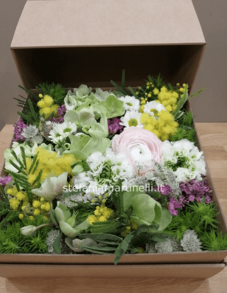 flower box fiori bianchi e verdi